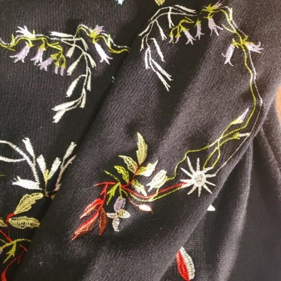 Haute Rogue Embroidered Floral Sweater Black Size M - Picture 5 of 7
